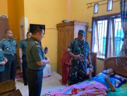 Sambangi Anggota Yang Sedang Sakit, Danrem 043/Gatam Berikan Semangat.