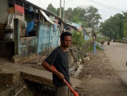Pemerintah, Pedagang dan Masyarakat Gotong Royong Membersihkan Alun-Alun Simpang Pematang