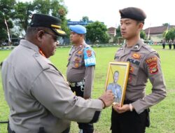 Kapolres Tulang Bawang Pimpin Upacara PTDH Dua Personelnya