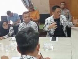 Demo didepan Gedung DPRD Tulang Bawang, Ratusan Guru Honorer Tuntut Diangkat Menjadi PPPK