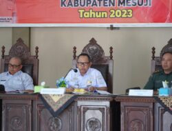 Dampak Fenomena El Nino, Pj.Bupati Mesuji Pimpin Rapat di Balai Desa Mulya Agung