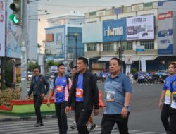 Bersama Gubernur Dan Ketua Harian KONI Provinsi Lampung, Danrem 043/Gatam Lepas Peserta Jalan Sehat Dan Lomba Lari
