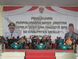 Penjabat Bupati Mesuji Febrizal Levi Sukmana Melaksanakan Pengukuhan Perpanjangan Masa Jabatan Kepala Desa Dan Anggota BPD se-Kabupaten Mesuji Tahun 2024 di Gedung Serba Guna, Taman Keanekaragaman Hayati
