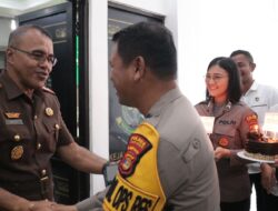 Polres Tulang Bawang Berikan Surprise Pada Peringatan Hari Bhakti Adhyaksa Ke-64 Tahun 2024