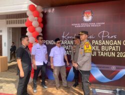 Memasuki Hari ke-2 Pada Tahapan Pendaftaran Calon Bupati Dan Wakil Bupati Pada Pilkada Serentak 2024 Di Kabupaten Mesuji Kapolres Mesuji Memimpin Langsung Apel Personil Pengamanan di Kantor KPUD Mesuji