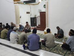 Kapolsek Tanjung Raya, Kanit Binmas Bersama Bhabinkamtibmas Melaksanakan Giat Safari Subuh Berjamaah Dan Colling System Menjelang Pilkada 2024