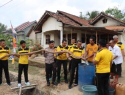 Kapolres Mesuji Dan Para PJU Kembali Melaksanakan Bhakti Sosial Dengan Memberikan Bantuan Air Bersih Kepada Warga Yang Mengalami Kekeringan