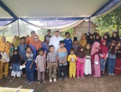 Antusias Anak Yatim Menyambut Santunan Dari Calon Bupati Hendriwansyah