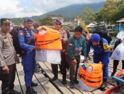 Cara Polisi Kawal Penyaluran Logistik Pilkada ke Pulau-pulau, Kotak Suara Dibungkus Plastik Dan Diikat Pelampung