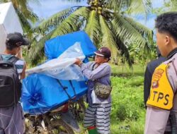 Mendaki Gunung Lewati Laut, Perjuangan Polri Distribusikan Logistik Pilkada Lampung Diwilayah Terpencil