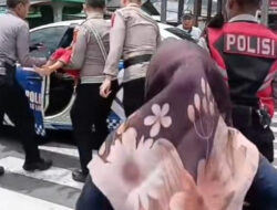 Respons Cepat Polisi Tembus Lalin Padat-Kawal Bocah Kejang ke RS di Sumedang