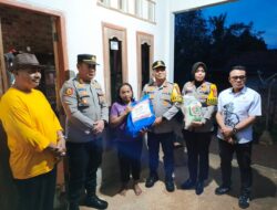 Kapolres Mesuji Kunjungi Dan Berikan Bantuan Ke Warga Terdampak Musibah Bencana Alam Puting Beliung Di Desa Jaya Sakti