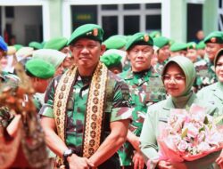 Danrem 043/Gatam Hadiri Tradisi Penyambutan dan Penerimaan Pangdam XXI/RI serta Ketua Persit KCK Daerah XXI/RI