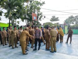 Jajaran Sat Binmas Polres Mesuji Melaksanakan Kegiatan Preventif Dan Preemtif Selaku Pembina Upacara Di SMK Negeri 01 Simpang Pematang