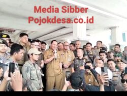 Waww..FWTB Bawa Keranda Mayat Gelar Aksi Damai Di Kantor Bupati Tulang Bawang