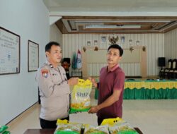 Anggota Polsek Way Serdang Dan Polsubsektor Mesuji Pusat Melaksanakan Gerakan Pangan Murah (GPM) Di Desa Simpang Pematang