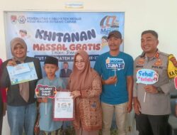 Kapolres Mesuji Bersama Ketua Bhayangkari Cabang Mesuji,Mendampingi Bupati Mesuji Dalam Rangka Sunat Massal Dan Donor Darah Yang Diselenggarakan Di Rumah Sakit Umur Ragab Begawe Caram Brabasan