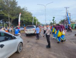 Jajaran Polres Mesuji Kompi Siaga I Melaksanakan Pengamanan Kegiatan Jalan Sehat Di Desa Brabasan Rangka HUT Mesuji ke-17