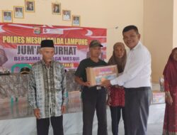 Jajaran Polres Mesuji Melaksanakan Kegiatan “Jumat Curhat”Sekaligus Penyerahan Bantuan Kepada Masyarakat Desa Budi Aji
