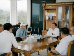 Pemerintah Pesibar Gelar Audiensi Bersama PT Minas Pagai Lumber Bahas Penanganan Dampak Terdamparnya Panglong Kayu Yang Merugikan Masyarakat