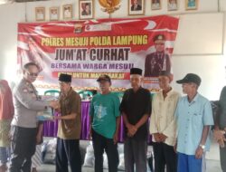Sat Binmas Polres Mesuji Gelar Jumat Curhat Serta Salurkan Bantuan Sembako Kepada Warga Jaya Sakti