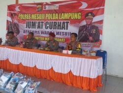 Polres Mesuji Gelar Jumat Curhat Serta Salurkan Bantuan Sembako Kepada Warga Wiralaga II