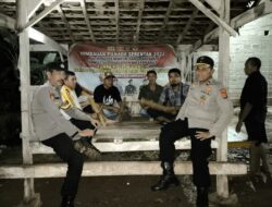 Optimalkan Keamanan Desa, Kapolsek Simpang Pematang Cek Pos Kamling dan Serahkan Kentongan
