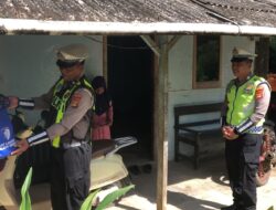Sat Lantas Polres Mesuji Laksanakan Tasi Berkah Presisi, Bagikan 10 Karung Beras Untuk Warga Kurang Mampu