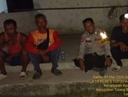Tengah Malam Buta, Bhabinkamtibmas Bersama Warga Jaga Kampung Cegah Kriminalitas