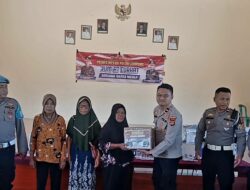 Jajaran Polsek Mesuji Timur Giat Jum’at Curhat Dan Menyalurkan Bansos Kepada Warga Kurang Mampu