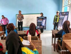 Satuan Sat Lantas Polres Mesuji Melaksanakan Giat Sosialisasi Penggunaan Aplikasi Siger Lampung Presisi Kepada Seluruh Siswa Dan Dewan Guru SMK Negeri 1 Simpang Pematang